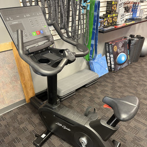 Life Fitness Club Series+ Upright Bike — [Display Model]